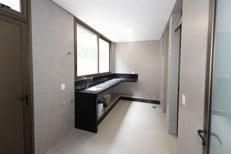 Casa de condomínio à venda com 455m², 3 quartos e 4 vagas Casa de condomínio à venda com 455m², 3 quartos e 4 vagasÁrea de Serviço