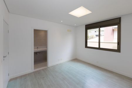 Casa de condomínio à venda com 455m², 3 quartos e 4 vagas Casa de condomínio à venda com 455m², 3 quartos e 4 vagasSuíte 1