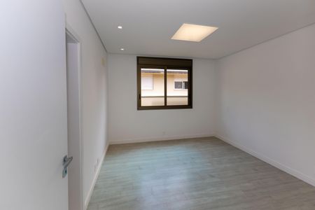 Casa de condomínio à venda com 455m², 3 quartos e 4 vagas Casa de condomínio à venda com 455m², 3 quartos e 4 vagasSuíte 1