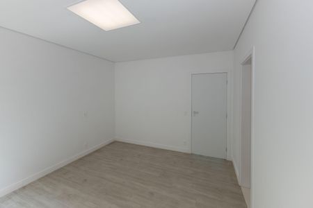 Casa de condomínio à venda com 455m², 3 quartos e 4 vagas Casa de condomínio à venda com 455m², 3 quartos e 4 vagasSuíte 2