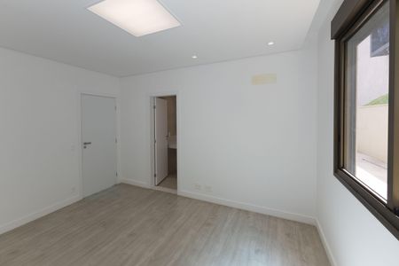 Casa de condomínio à venda com 455m², 3 quartos e 4 vagas Casa de condomínio à venda com 455m², 3 quartos e 4 vagasSuíte 2