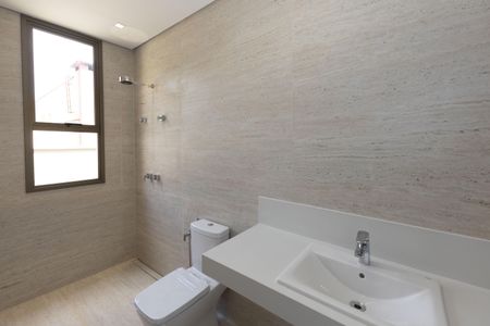 Casa de condomínio à venda com 455m², 3 quartos e 4 vagas Casa de condomínio à venda com 455m², 3 quartos e 4 vagasBanheiro da Suíte 3