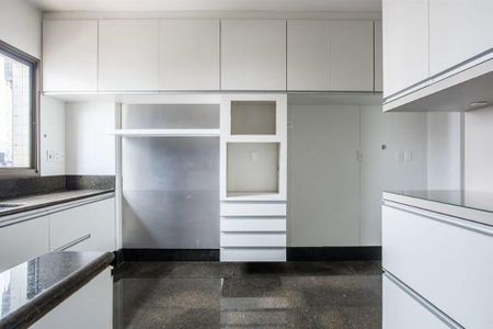 Apartamento à venda com 227m², 4 quartos e 5 vagas