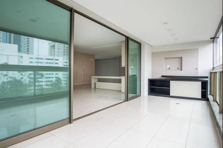 Apartamento à venda com 227m², 4 quartos e 5 vagas