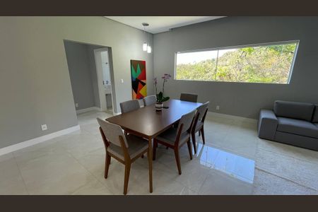 Casa de condomínio à venda com 364m², 4 quartos e 4 vagas
