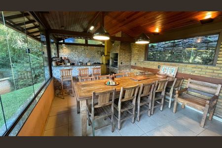 Casa de Condomínio à venda com 4 quartos, 400m² em Vile de Montagne, Nova Lima