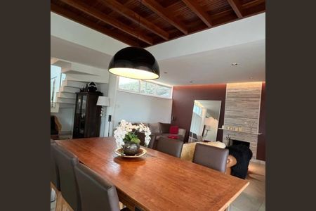 Casa de condomínio à venda com 380m², 3 quartos e 4 vagas