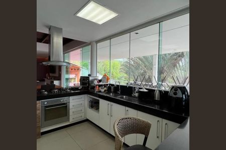 Casa de condomínio à venda com 380m², 3 quartos e 4 vagas