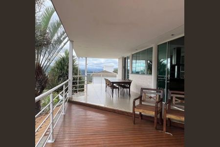 Casa de condomínio à venda com 380m², 3 quartos e 4 vagas