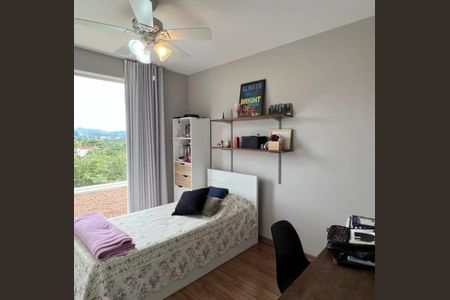 Casa de condomínio à venda com 380m², 3 quartos e 4 vagas