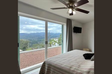 Casa de condomínio à venda com 380m², 3 quartos e 4 vagas