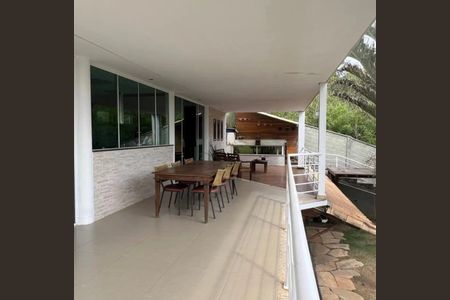 Casa de condomínio à venda com 380m², 3 quartos e 4 vagas