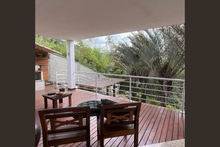 Casa de condomínio à venda com 380m², 3 quartos e 4 vagas