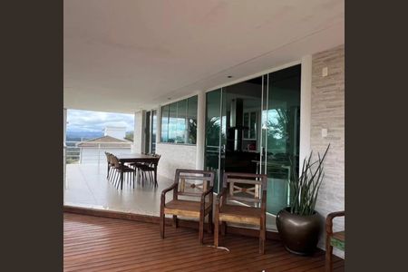 Casa de condomínio à venda com 380m², 3 quartos e 4 vagas