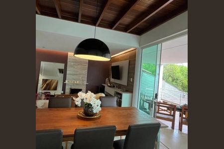 Casa de condomínio à venda com 380m², 3 quartos e 4 vagas