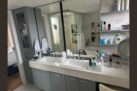 Apartamento para alugar com 217m², 4 quartos e 4 vagasBanheiro