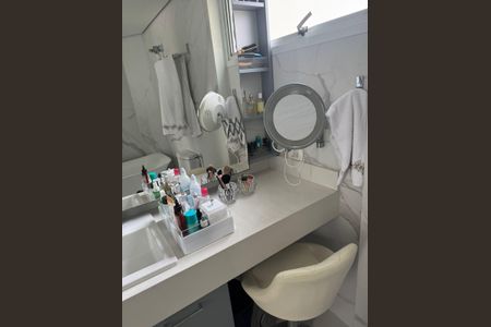 Apartamento para alugar com 217m², 4 quartos e 4 vagasBanheiro