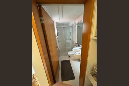 Apartamento para alugar com 217m², 4 quartos e 4 vagasBanheiro