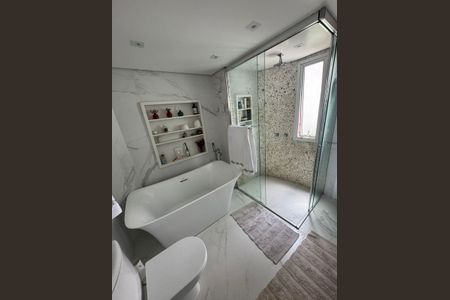 Apartamento para alugar com 217m², 4 quartos e 4 vagasBanheiro