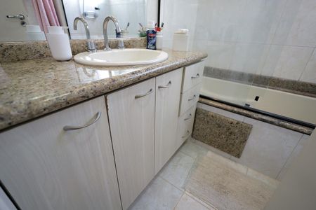 Apartamento à venda com 136m², 3 quartos e 2 vagasBanheiro Suíte 2