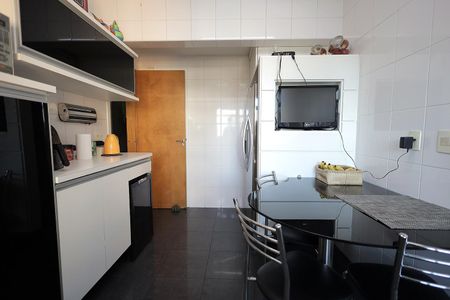 Apartamento à venda com 136m², 3 quartos e 2 vagasCozinha