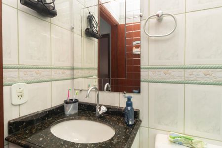 Casa à venda com 100m², 3 quartos e 2 vagasBanheiro 1