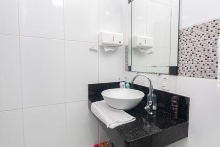 Casa à venda com 100m², 3 quartos e 2 vagasBanheiro 2