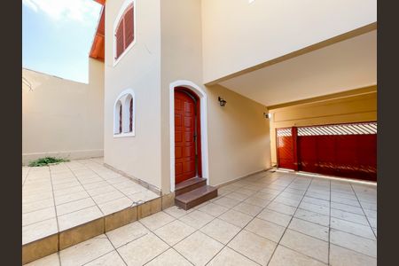 Casa à venda com 390m², 4 quartos e 2 vagas Casa à venda com 390m², 4 quartos e 2 vagasGaragem