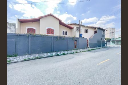 Casa à venda com 390m², 4 quartos e 2 vagas Casa à venda com 390m², 4 quartos e 2 vagasFachada