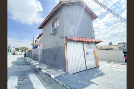 Casa à venda com 390m², 4 quartos e 2 vagas Casa à venda com 390m², 4 quartos e 2 vagasFachada