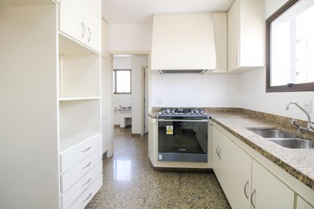 Apartamento à venda com 293m², 5 quartos e 4 vagas Apartamento à venda com 293m², 5 quartos e 4 vagasCozinha