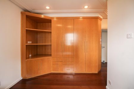 Apartamento à venda com 293m², 5 quartos e 4 vagas Apartamento à venda com 293m², 5 quartos e 4 vagasSuite 2