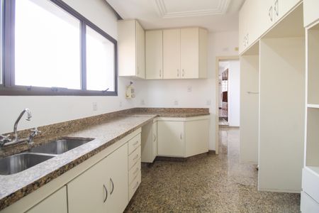 Apartamento à venda com 293m², 5 quartos e 4 vagas Apartamento à venda com 293m², 5 quartos e 4 vagasCozinha