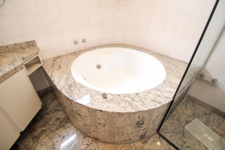 Apartamento à venda com 293m², 5 quartos e 4 vagas Apartamento à venda com 293m², 5 quartos e 4 vagasSuite 1 - Banheiro