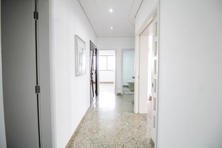 Apartamento à venda com 293m², 5 quartos e 4 vagas Apartamento à venda com 293m², 5 quartos e 4 vagasCorredor
