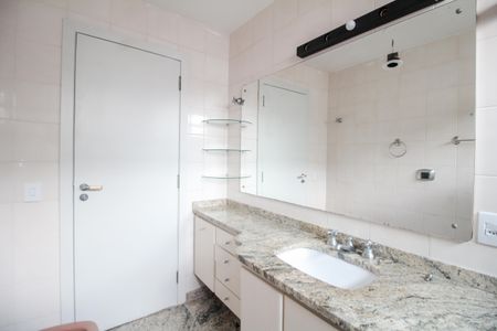 Apartamento à venda com 293m², 5 quartos e 4 vagas Apartamento à venda com 293m², 5 quartos e 4 vagasSuite 3 - Banheiro