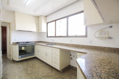 Apartamento à venda com 293m², 5 quartos e 4 vagas Apartamento à venda com 293m², 5 quartos e 4 vagasCozinha