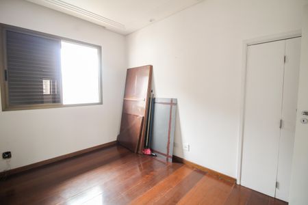 Apartamento à venda com 293m², 5 quartos e 4 vagas Apartamento à venda com 293m², 5 quartos e 4 vagasQuarto 4