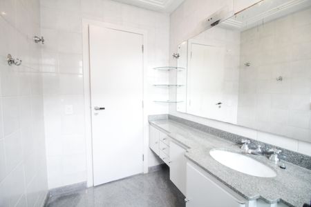 Apartamento à venda com 293m², 5 quartos e 4 vagas Apartamento à venda com 293m², 5 quartos e 4 vagasSuite 2 - Banheiro