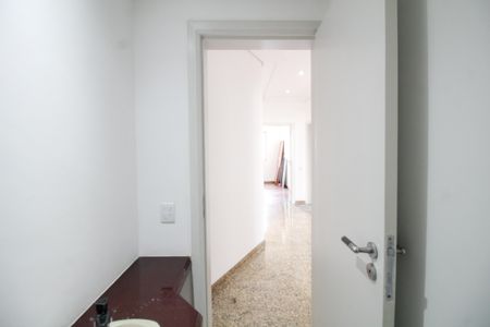 Apartamento à venda com 293m², 5 quartos e 4 vagas Apartamento à venda com 293m², 5 quartos e 4 vagasBanheiro 4 - Lavabo