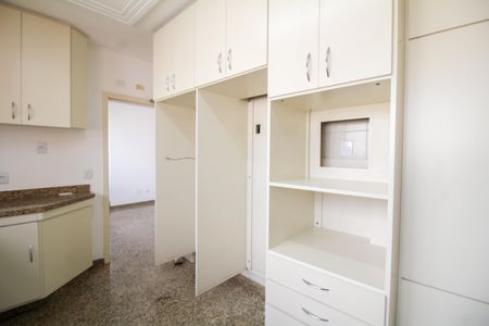 Apartamento à venda com 293m², 5 quartos e 4 vagas Apartamento à venda com 293m², 5 quartos e 4 vagasCozinha