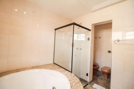 Apartamento à venda com 293m², 5 quartos e 4 vagas Apartamento à venda com 293m², 5 quartos e 4 vagasSuite 1 - Banheiro