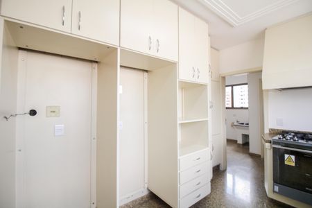 Apartamento à venda com 293m², 5 quartos e 4 vagas Apartamento à venda com 293m², 5 quartos e 4 vagasCozinha
