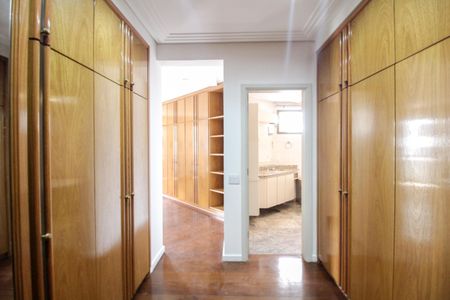 Apartamento à venda com 293m², 5 quartos e 4 vagas Apartamento à venda com 293m², 5 quartos e 4 vagasSuite 1