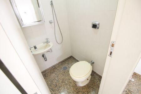 Apartamento à venda com 293m², 5 quartos e 4 vagas Apartamento à venda com 293m², 5 quartos e 4 vagasÁrea de Serviço - Banheiro 5