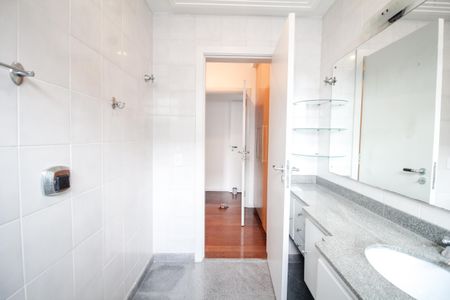 Apartamento à venda com 293m², 5 quartos e 4 vagas Apartamento à venda com 293m², 5 quartos e 4 vagasSuite 2 - Banheiro