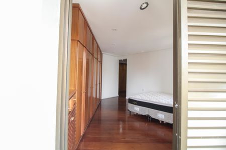 Apartamento à venda com 293m², 5 quartos e 4 vagas Apartamento à venda com 293m², 5 quartos e 4 vagasSuite 1