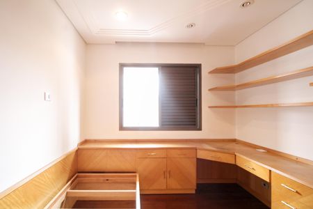 Apartamento à venda com 293m², 5 quartos e 4 vagas Apartamento à venda com 293m², 5 quartos e 4 vagasSuite 3