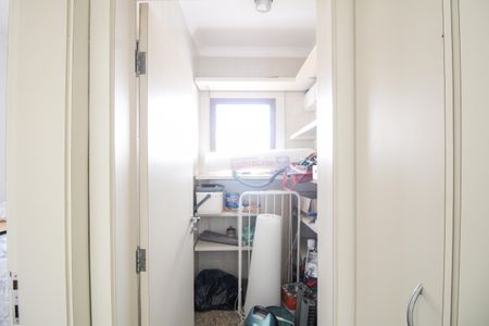 Apartamento à venda com 293m², 5 quartos e 4 vagas Apartamento à venda com 293m², 5 quartos e 4 vagasÁrea de Serviço - Despensa