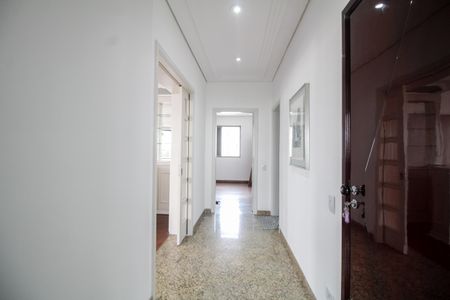 Apartamento à venda com 293m², 5 quartos e 4 vagas Apartamento à venda com 293m², 5 quartos e 4 vagasCorredor